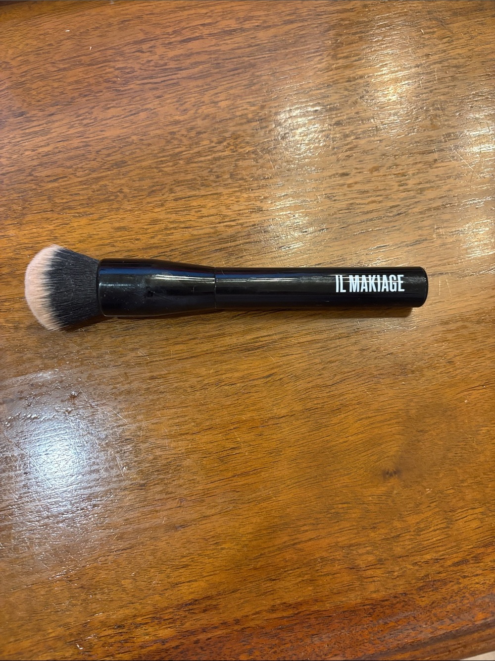 IL MAKIAGE Black and Beige Rounded foundation blending Kabuki Makeup Brush #100